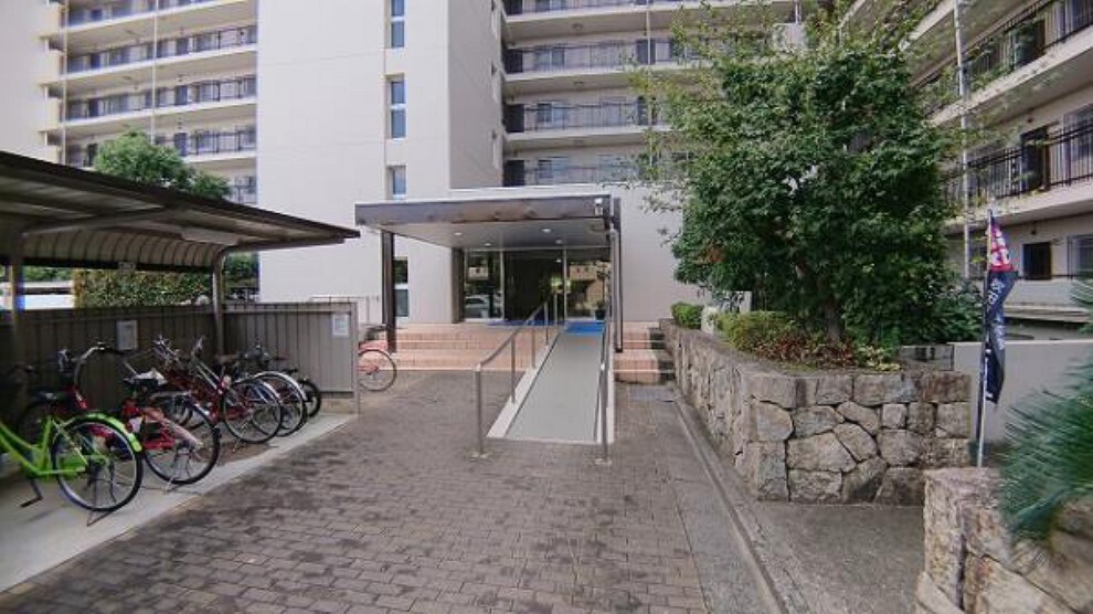 エントランスホール しっかりと管理の行き届いたエントランス