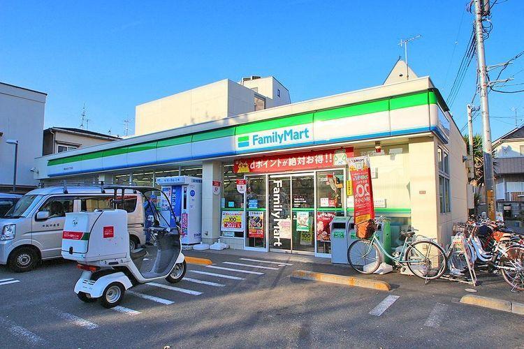 コンビニ ファミリーマート阿佐谷北六丁目店 徒歩7分。