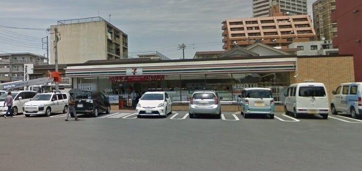 コンビニ セブンイレブン安城御幸本町店 徒歩7分。