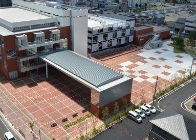 図書館 アンフォーレ 徒歩9分。