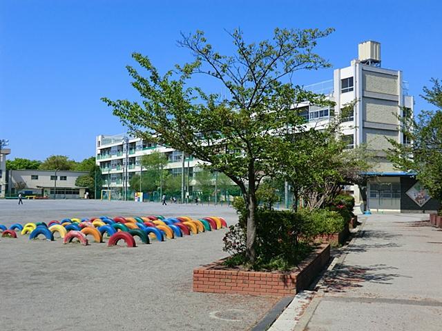 小学校 川口市立柳崎小学校学区 少し歩きますが、周辺静かで勉強に集中できる環境です