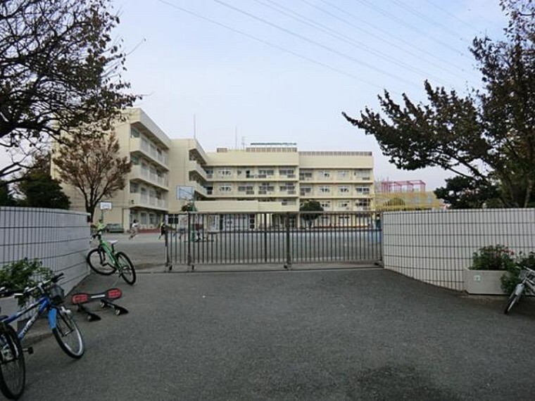 小学校 瀬戸ヶ谷小学校まで約600m