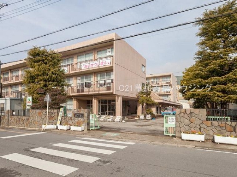 小学校 南花栗小学校 南花栗小学校10m(徒歩1分)