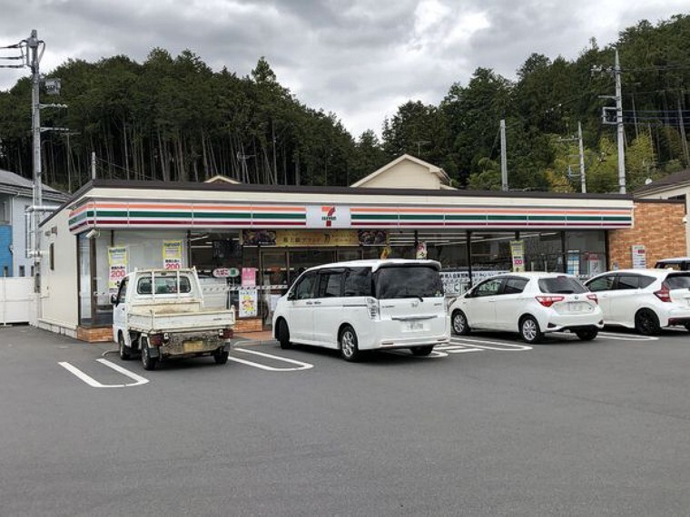 コンビニ セブンイレブン青梅四小前店