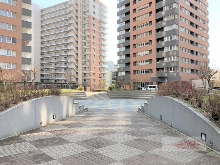 外観写真 無料送迎・早朝等の内覧会開催中の 株式会社オンワード不動産へお気軽にお申し付け下さい。 ■現地見学について 現地見学は原則当日の内覧が可能です! 売主様の都合等で当日見学が出来ない場合がございます。