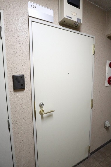玄関 駅までの道には商店街があり、お買い物も便利です