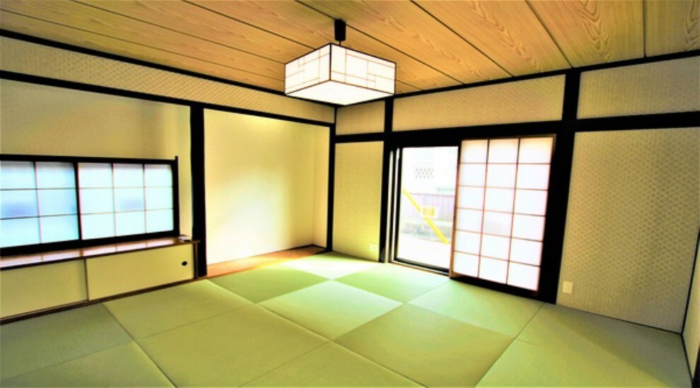 和室 休日には畳のうえでゴロゴロと、至福の一時。冬にはコタツにミカンでテレビ鑑賞。日本人にはあって嬉しいジャパニーズルームです。