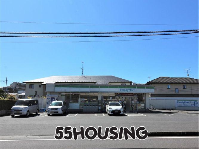 コンビニ ファミリーマート大宮上小町店 徒歩3分。