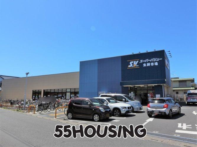 スーパー スーパーバリュー大宮三橋店 徒歩4分。