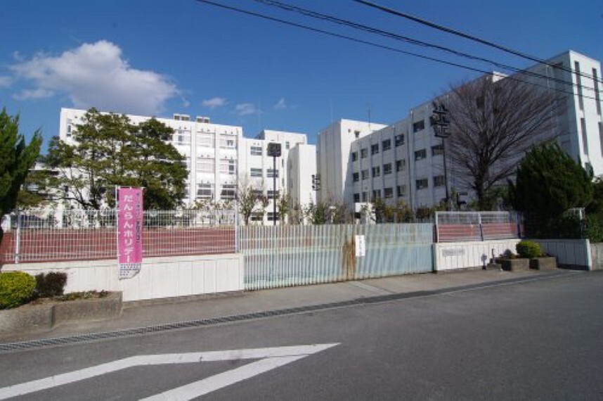 小学校 【小学校】伊丹市立鴻池小学校まで1015m