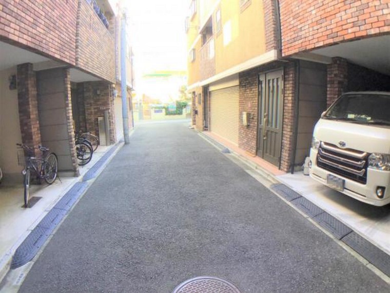 現況写真 周辺は同時期に分譲された分譲地です。 落ち着いた雰囲気の住宅地でファミリー世帯の方にはピッタリです。