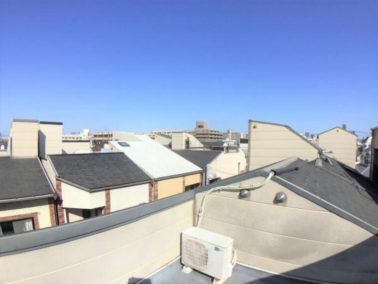眺望 周辺に高い建物がないので眺望も良好です。ハルカスも見えます。