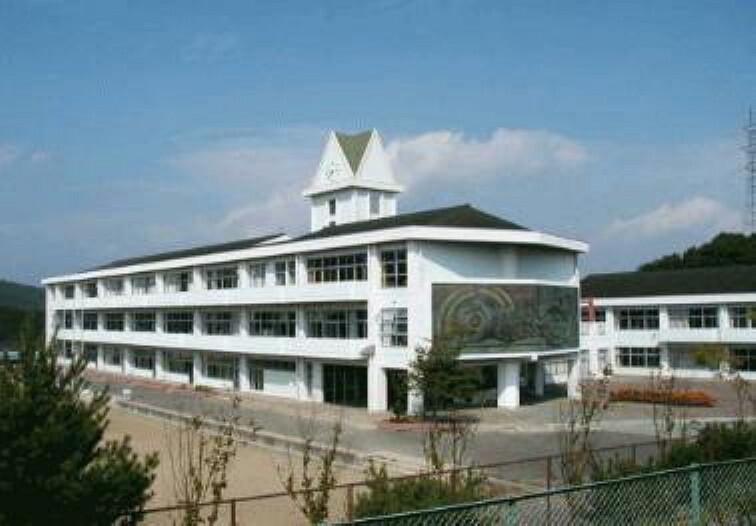 中学校 南吉成中学校まで徒歩8分