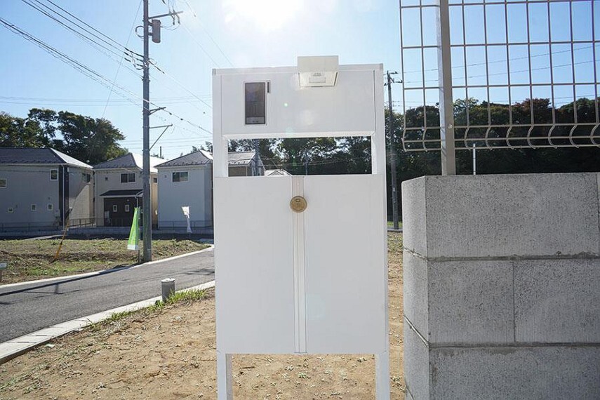 現況外観写真 ~post~ ポストやインターホンを内蔵した大気能な「機能門柱ポスト」 11/10撮影