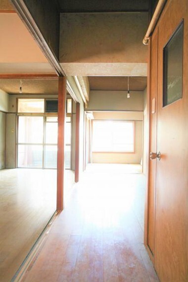 玄関から見たお部屋の様子です。2020.8月