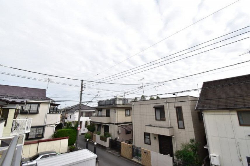 眺望 第一種低層住居専用地域ならではの景観、眺望。陽光をいっぱいに感じられますね。
