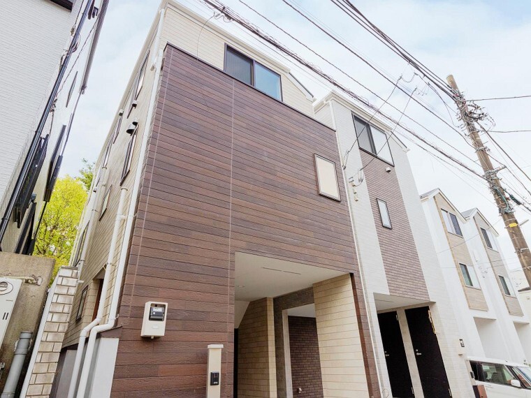 現況外観写真 流行に左右されず、将来にわたって価値が継続する「上質」な佇まい。