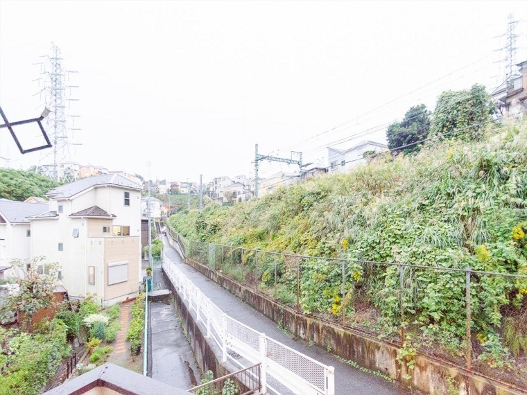 眺望 季節の移ろいを身近に感じる、自然豊かな閑静な住宅地。