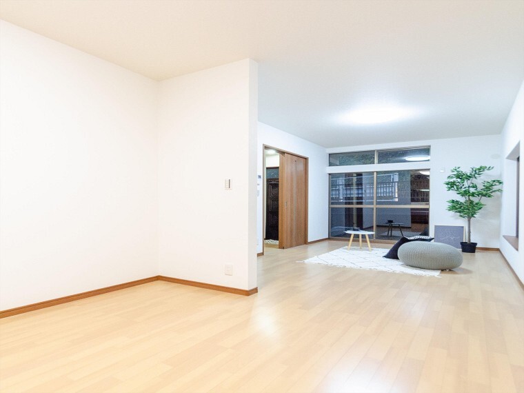 リビングダイニング 一日の中で多くの時間を過ごすことになる住まいだからこそ、いつも穏やかな空間であるように心掛けています