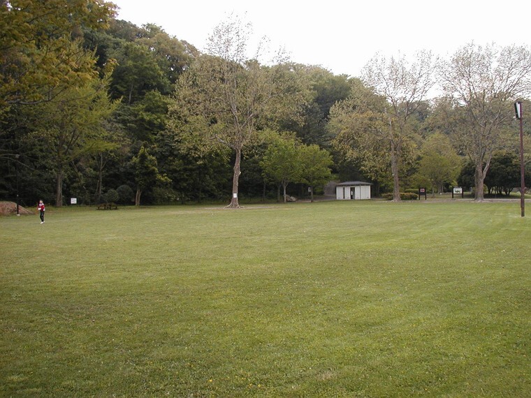 公園 富岡総合公園(海の景色も山の景色も楽しめる公園です。アーチェリー射撃場、テニスコート、運動広場、見晴台、牡丹園があり、春には満開の桜が楽しめます。)