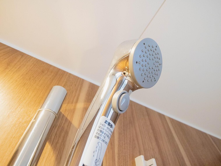 見た目のデザイン性のみならず、節水効果も期待できるシャワーヘッド。
