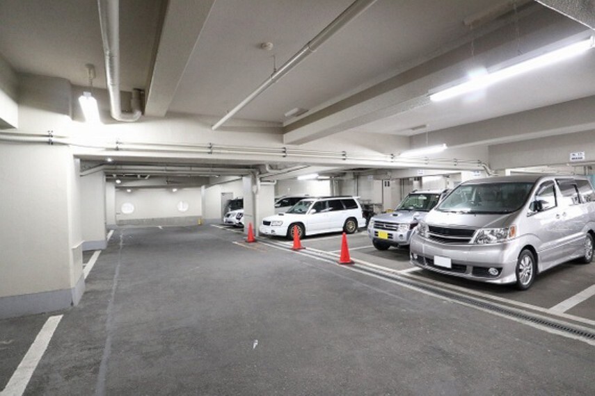 駐車場 敷地内に平面駐車場や駐輪場があります(空き状況・金額は要確認)