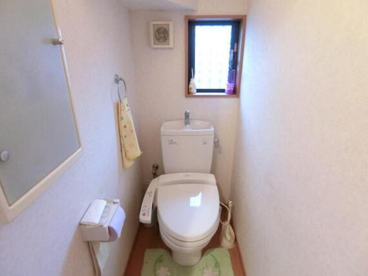 トイレ 温水洗浄便座付きトイレは嬉しい設備ですね。