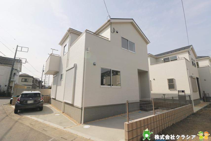 現況外観写真 スーパーやコンビニなどお買い物施設が充実した生活便利な立地です(2021年3月撮影)