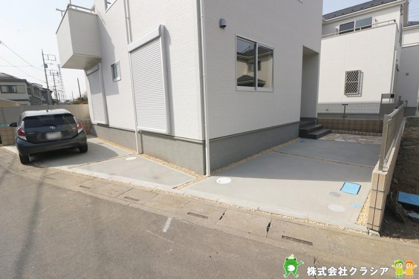 駐車場 駐車スペースは2台可能です。両親や友人が車で遊びにきても安心の広さです(2021年3月撮影)