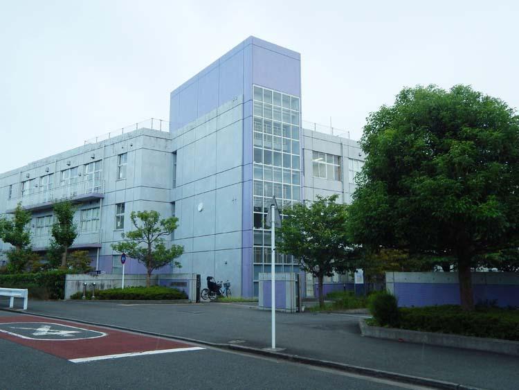 小学校 善行小学校まで600m 校舎が新しく設備も充実。セキュリティーも地域の皆さんと協力しており安心して通学できる小学校です。