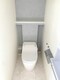 トイレ 便利な温水洗浄機能付きトイレできれいさっぱりですね。トイレは2か所設置されています。