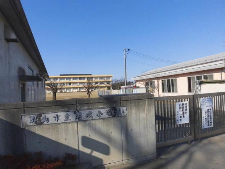 小学校 【周辺環境】開成小学校まで2200m(徒歩約28分)と、お子様の足腰も鍛えられますね。