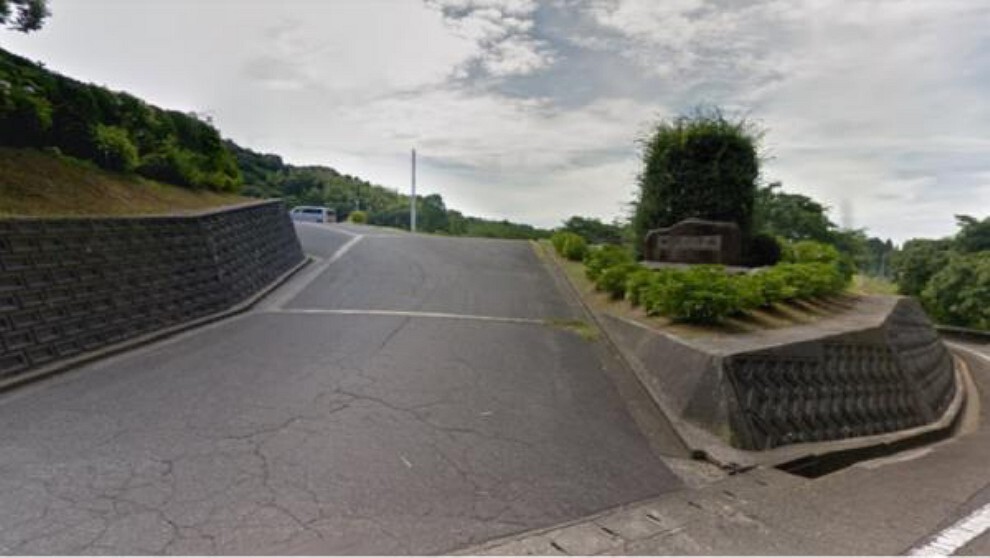 小学校 【周辺環境】田上小学校まで2.1km 徒歩27分 小学校までお友達とおしゃべりしながら登校するにも良い思い出になりますね。