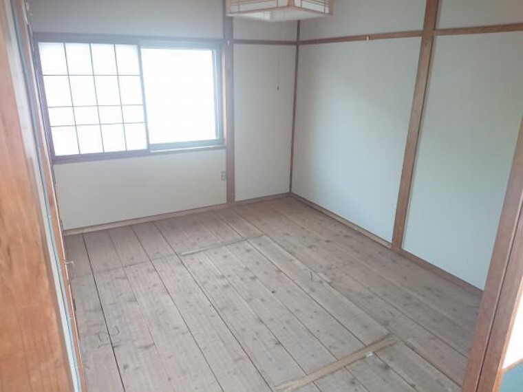 こちらは2階奥の6畳和室です。お子様のお部屋としていかがでしょうか。