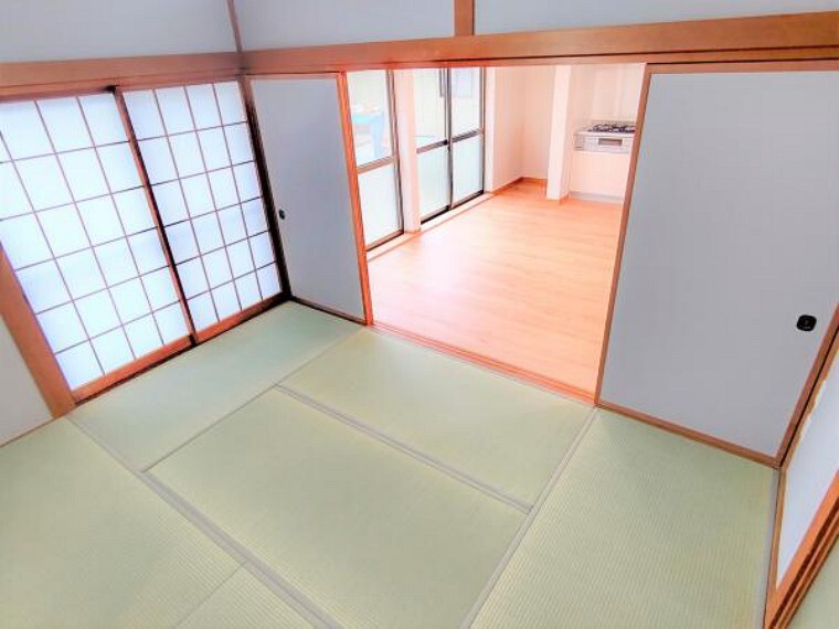 【リフォーム済】こちらは1階玄関前6帖の和室です。客間としての利用はいかがでしょうか。