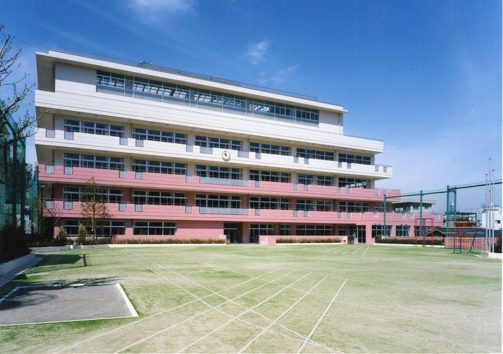 小学校 文京区立本郷小学校 徒歩18分。