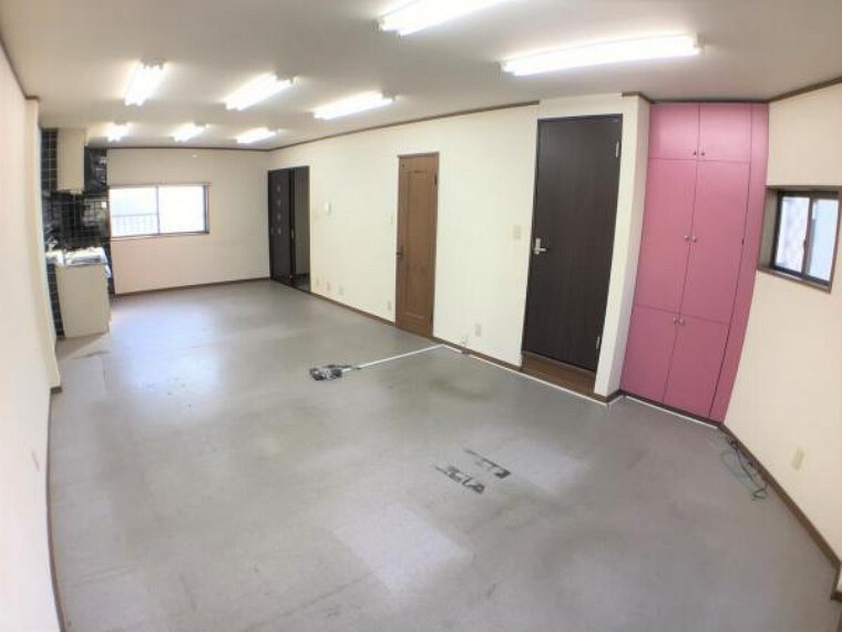 リビングダイニング 居住用としての用途はもちろん、店舗や事務所としての利用も面白いです。