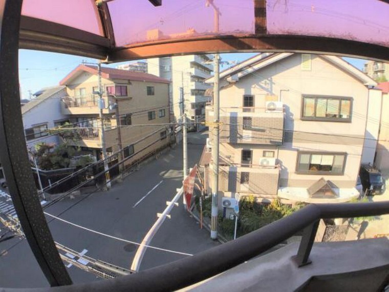 眺望 周辺は道路幅も広くスッキリしていて解放感のある街並みです。