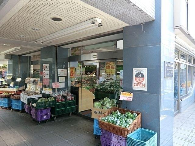 スーパー 丸正食品東新宿店 徒歩6分。