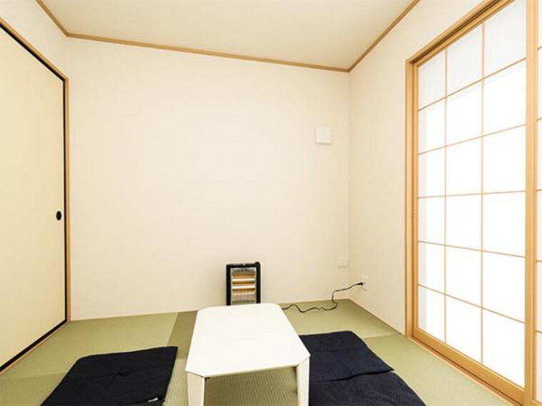 同仕様写真(内観) \同仕様写真/新しい畳の香りのする和室は、使い方色々!客室やお布団で寝るときにぴったりの空間ですね。