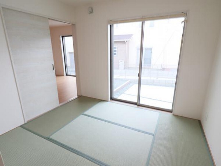 同仕様写真(内観) \同仕様写真/いぐさの香りがする和室は、客室としても使用でき、お子様のお昼寝にも使い方色々です!