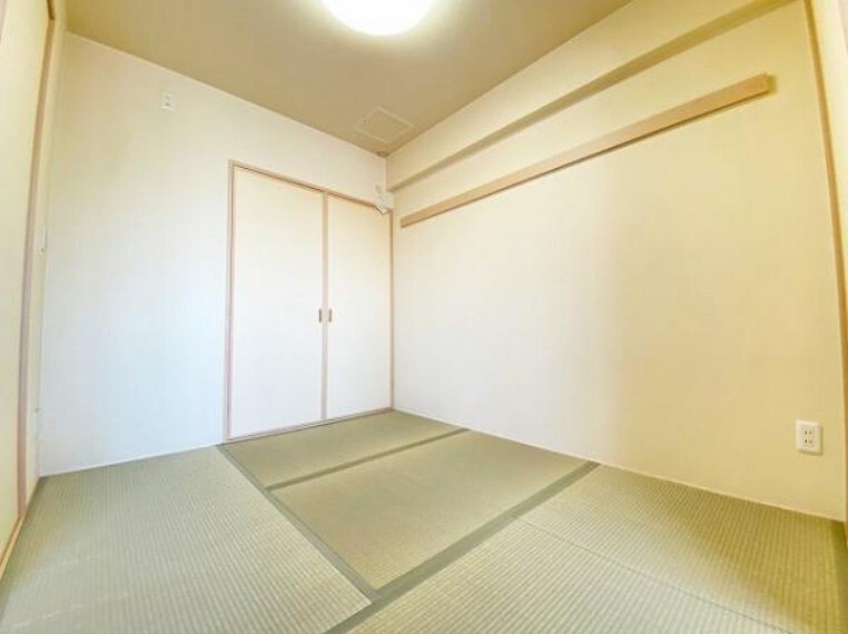 和室 リビング横の和室は客間やお子様のお昼寝に便利です
