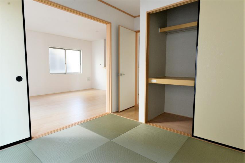 和室 ~和室~ 襖を開けてリビングと繋げると、より開放的にご使用いただけます!
