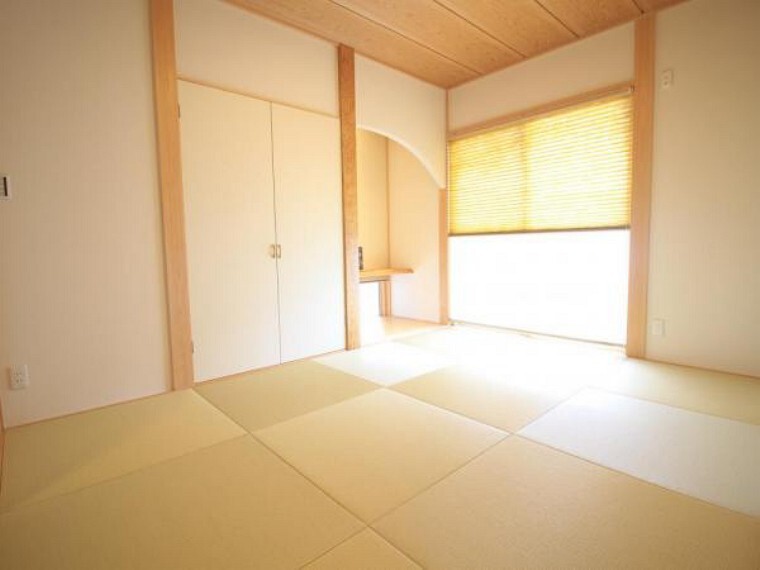 穏やかな光に包まれる室内。
