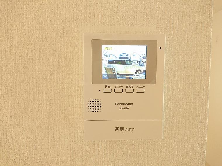 TVモニター付きインターフォン 一目で分かるカラーTVモニター付きのインターフォンだから誰が来たか一目瞭然