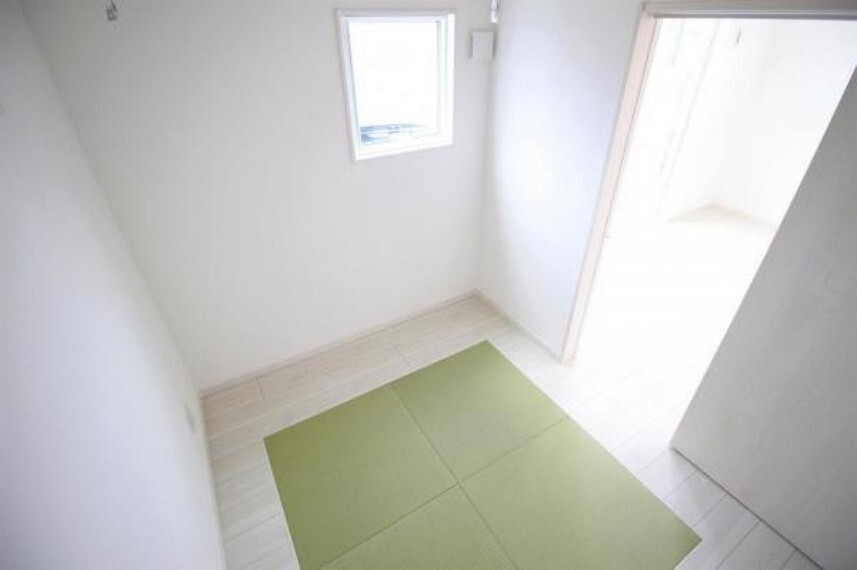 《1階和室3.8帖》客間としてや趣味の部屋としてなど多目的に使用できそう!