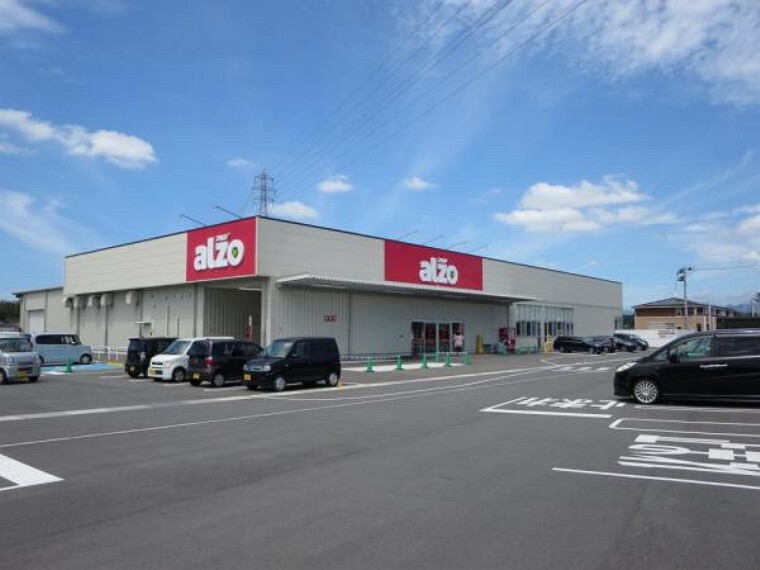 スーパー 当物件より約3.5km(徒歩約44分)のところにアルゾ飯塚幸袋店があります。近くにスーパーがあると、日用品、食用品がすぐに買いに行けるので便利ですね。