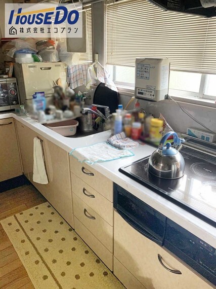キッチン 壁付けキッチンで、お部屋のスペースを無駄なく活用できます サイズと動線は主婦目線で確認してください 収納も沢山あるので、今のお家と比べてください!