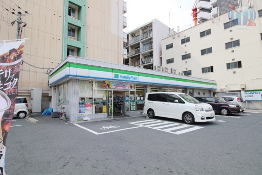 コンビニ 【コンビニエンスストア】ファミリーマート 浪速塩草店まで590m