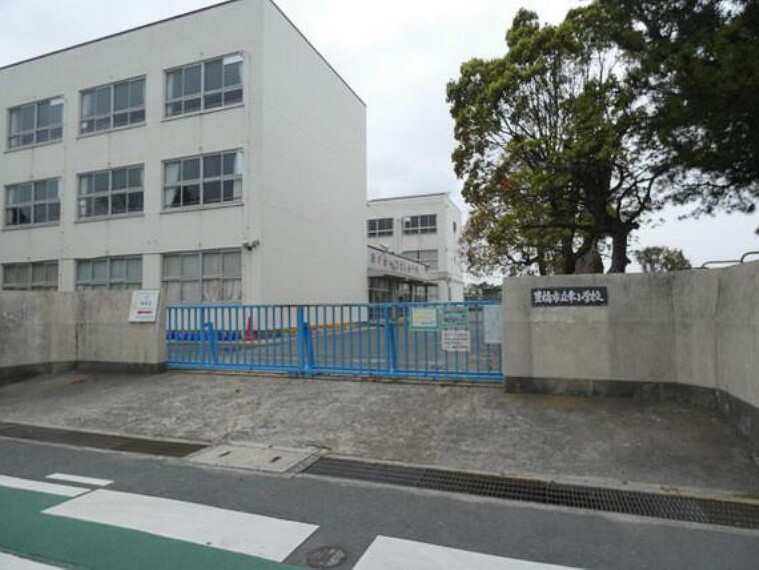 小学校 幸小学校まで徒歩約18分。(約1400m)